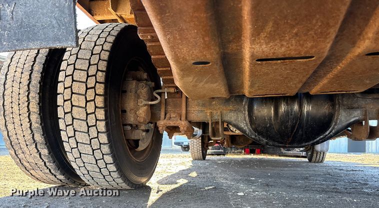 image for item OE9352 2006 Ford F450 dump truck