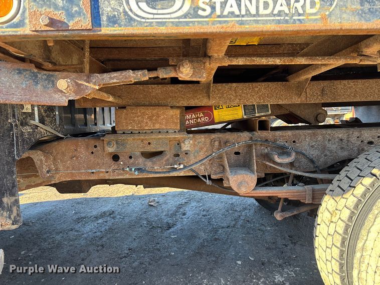 image for item OE9352 2006 Ford F450 dump truck