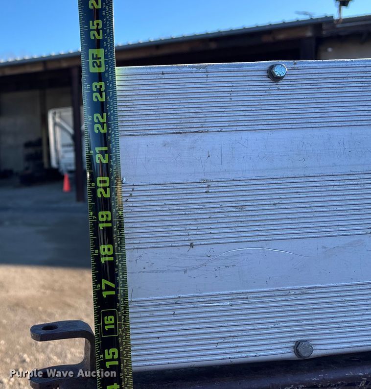 image for item OE9352 2006 Ford F450 dump truck