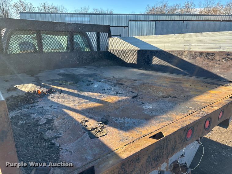 image for item OE9352 2006 Ford F450 dump truck