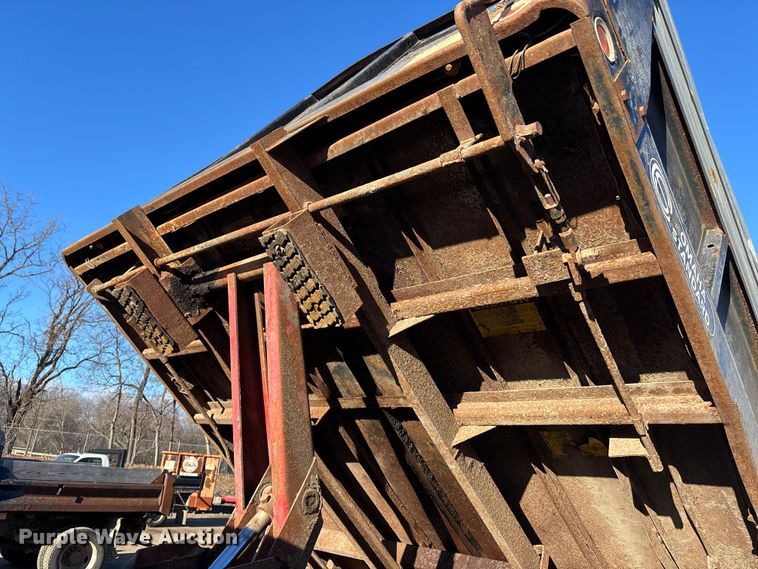 image for item OE9352 2006 Ford F450 dump truck