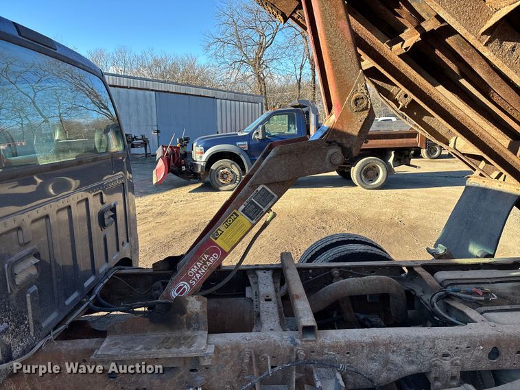 image for item OE9352 2006 Ford F450 dump truck