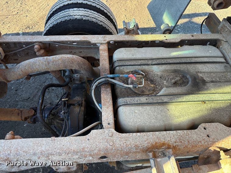 image for item OE9352 2006 Ford F450 dump truck