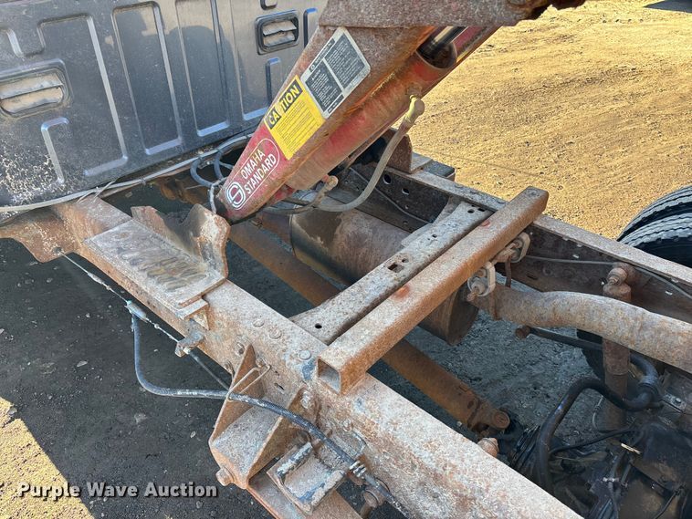 image for item OE9352 2006 Ford F450 dump truck