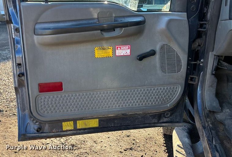 image for item OE9352 2006 Ford F450 dump truck