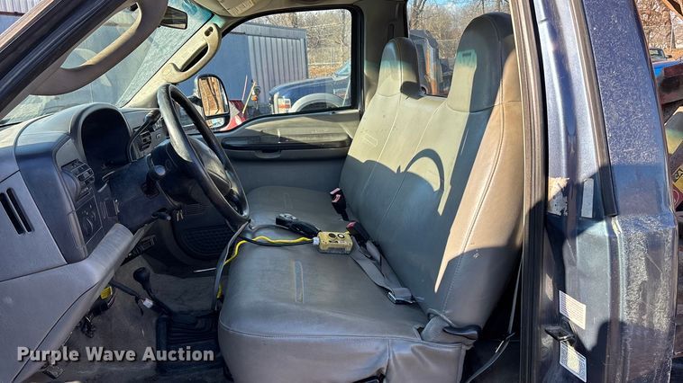 image for item OE9352 2006 Ford F450 dump truck