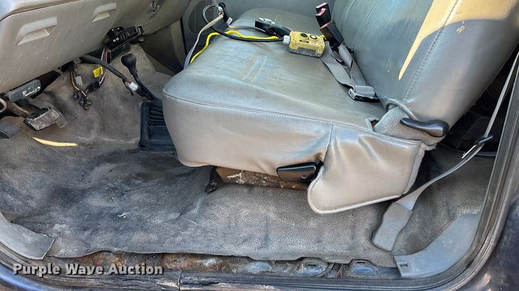 image for item OE9352 2006 Ford F450 dump truck