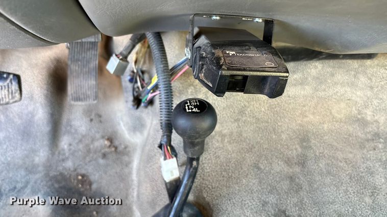 image for item OE9352 2006 Ford F450 dump truck