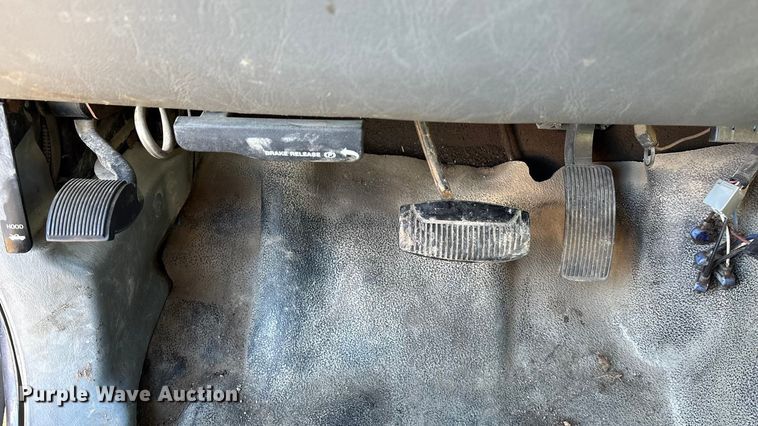 image for item OE9352 2006 Ford F450 dump truck