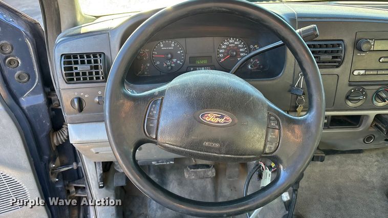 image for item OE9352 2006 Ford F450 dump truck