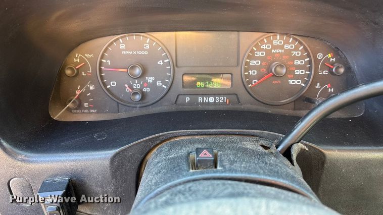 image for item OE9352 2006 Ford F450 dump truck