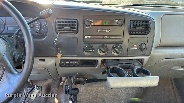 image for item OE9352 2006 Ford F450 dump truck