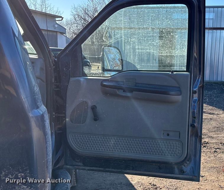 image for item OE9352 2006 Ford F450 dump truck