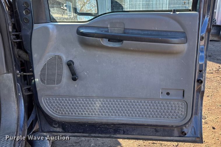 image for item OE9352 2006 Ford F450 dump truck