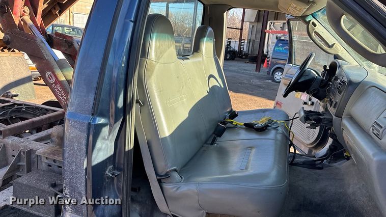 image for item OE9352 2006 Ford F450 dump truck