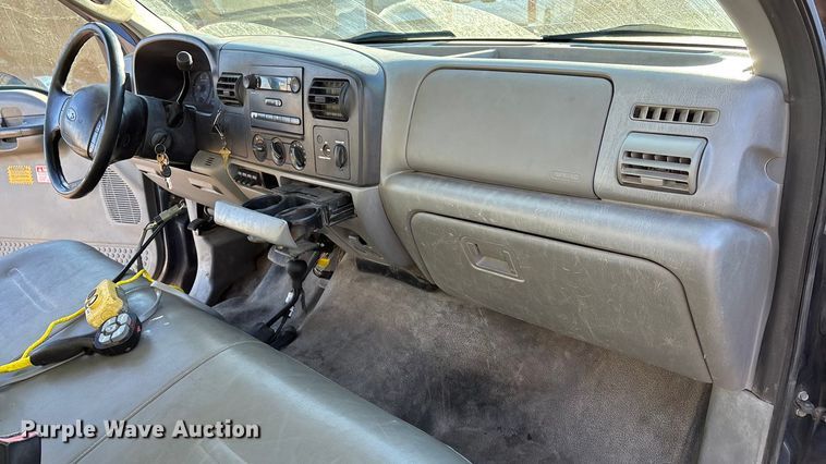 image for item OE9352 2006 Ford F450 dump truck