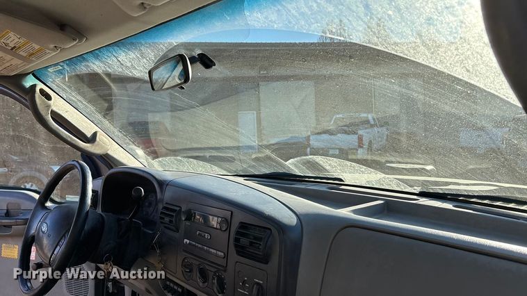 image for item OE9352 2006 Ford F450 dump truck