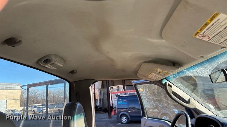 image for item OE9352 2006 Ford F450 dump truck