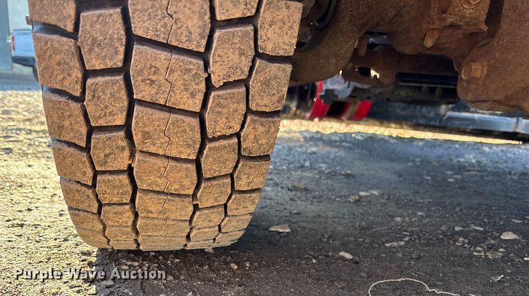 image for item OE9352 2006 Ford F450 dump truck