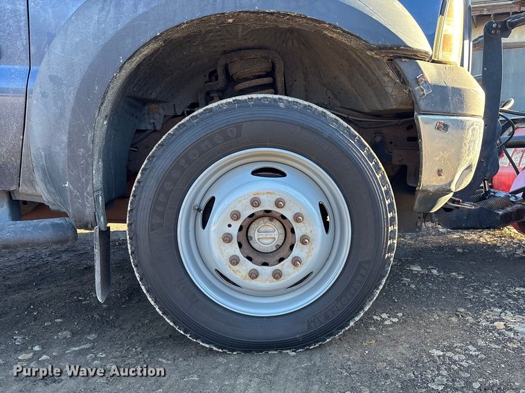 image for item OE9352 2006 Ford F450 dump truck