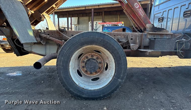 image for item OE9352 2006 Ford F450 dump truck