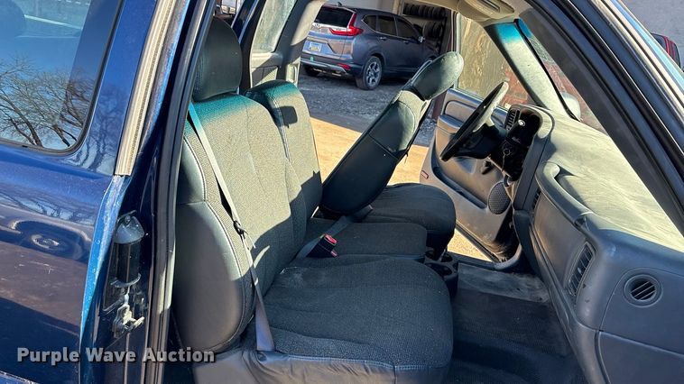 image for item OE9354 2002 Chevrolet Silverado 1500 Ext. Cab pickup truck