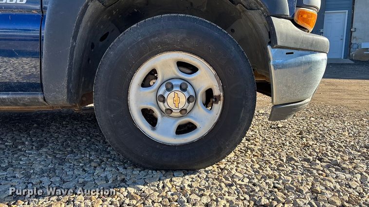 image for item OE9354 2002 Chevrolet Silverado 1500 Ext. Cab pickup truck