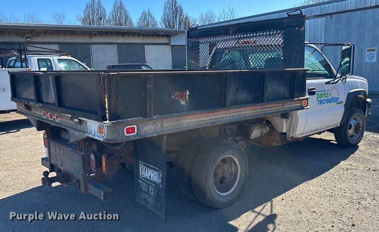 image for item OE9355 2003 Chevrolet Silverado 3500 dump bed pickup truck