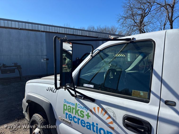 image for item OE9355 2003 Chevrolet Silverado 3500 dump bed pickup truck