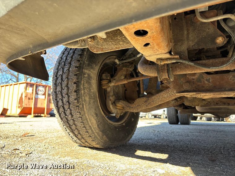 image for item OE9355 2003 Chevrolet Silverado 3500 dump bed pickup truck