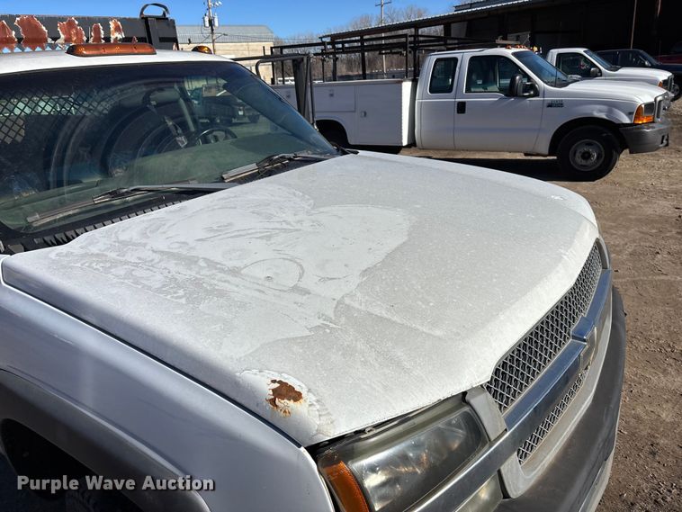 image for item OE9355 2003 Chevrolet Silverado 3500 dump bed pickup truck