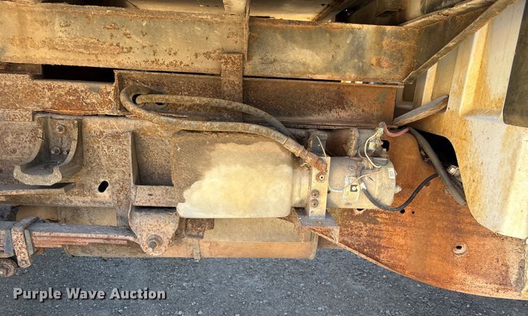 image for item OE9355 2003 Chevrolet Silverado 3500 dump bed pickup truck