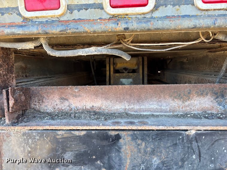 image for item OE9355 2003 Chevrolet Silverado 3500 dump bed pickup truck