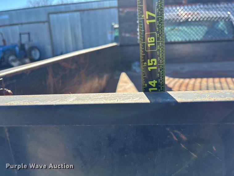 image for item OE9355 2003 Chevrolet Silverado 3500 dump bed pickup truck