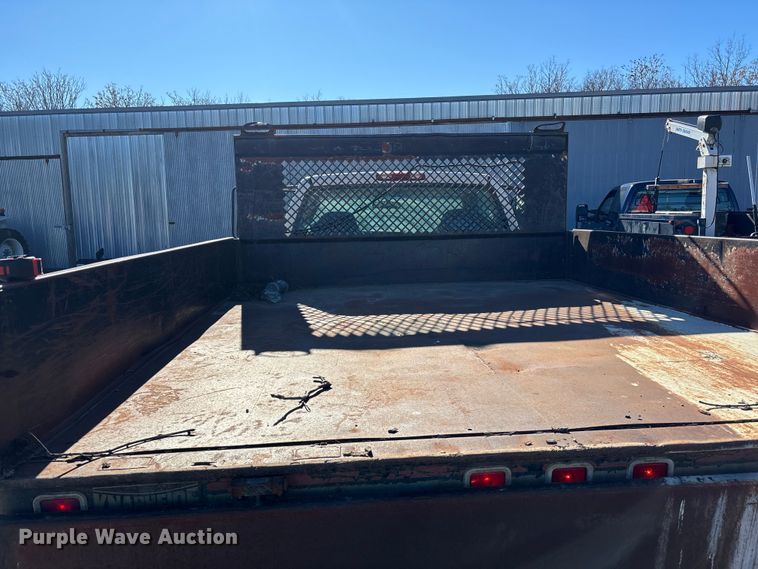 image for item OE9355 2003 Chevrolet Silverado 3500 dump bed pickup truck