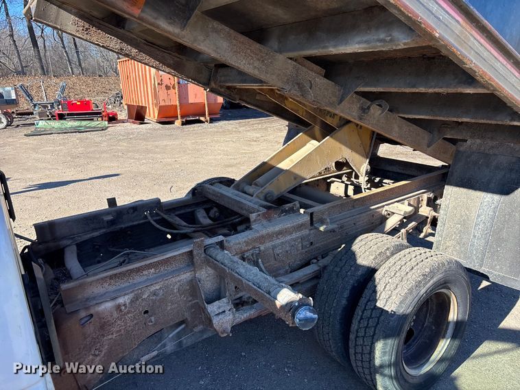 image for item OE9355 2003 Chevrolet Silverado 3500 dump bed pickup truck