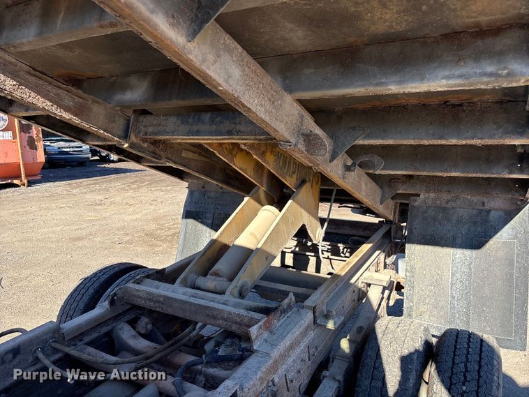 image for item OE9355 2003 Chevrolet Silverado 3500 dump bed pickup truck