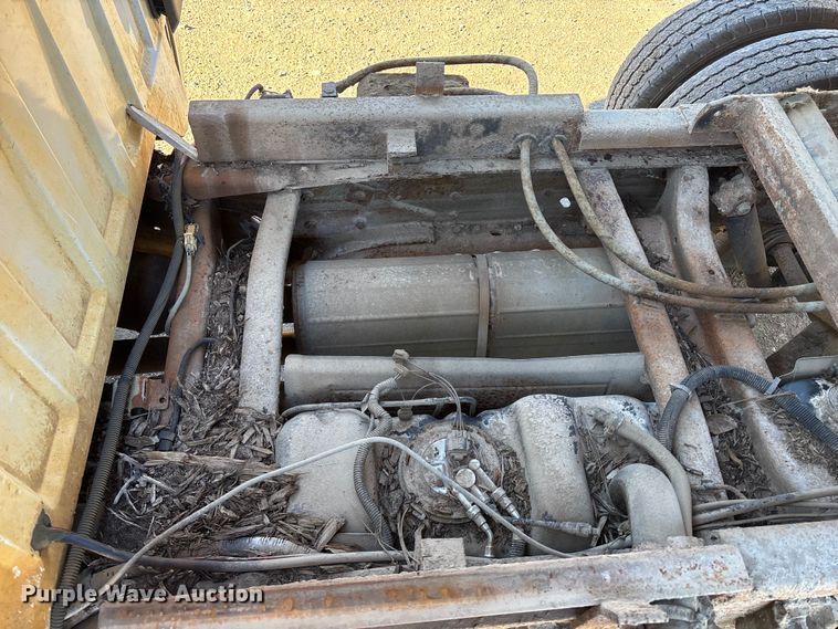 image for item OE9355 2003 Chevrolet Silverado 3500 dump bed pickup truck