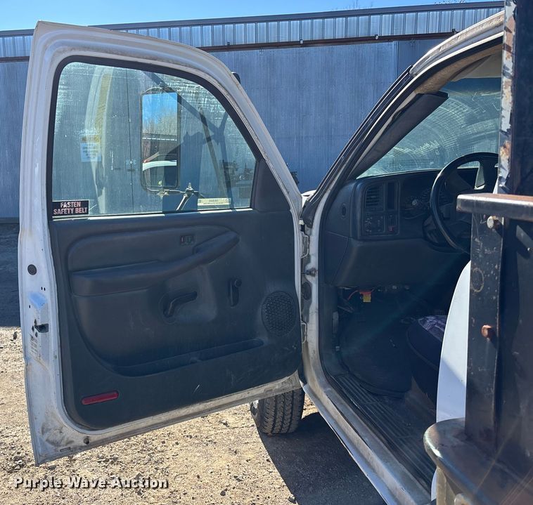 image for item OE9355 2003 Chevrolet Silverado 3500 dump bed pickup truck