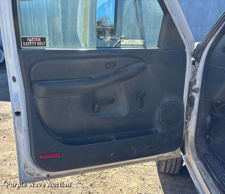 image for item OE9355 2003 Chevrolet Silverado 3500 dump bed pickup truck