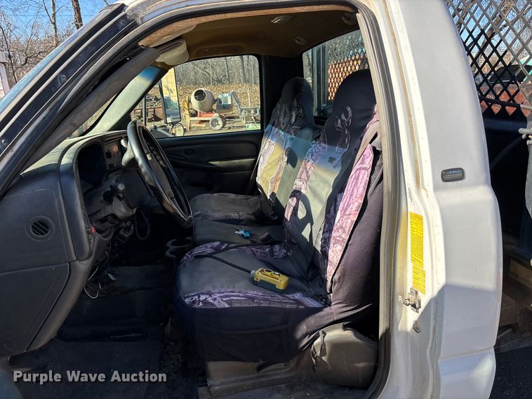 image for item OE9355 2003 Chevrolet Silverado 3500 dump bed pickup truck