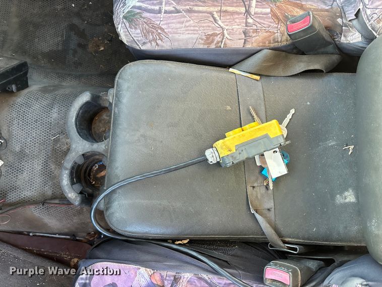 image for item OE9355 2003 Chevrolet Silverado 3500 dump bed pickup truck