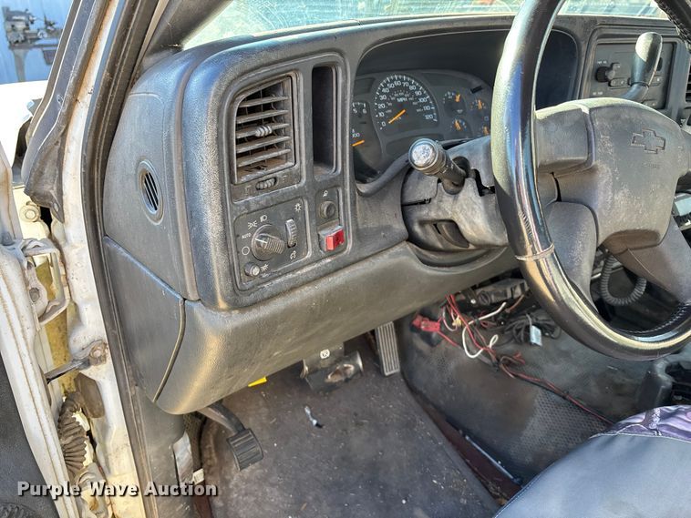 image for item OE9355 2003 Chevrolet Silverado 3500 dump bed pickup truck