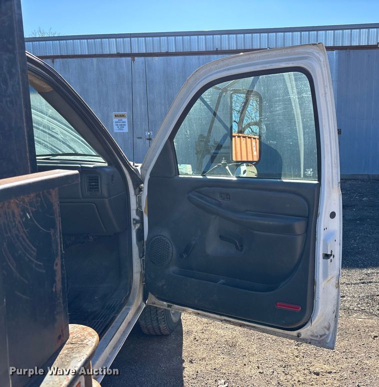 image for item OE9355 2003 Chevrolet Silverado 3500 dump bed pickup truck