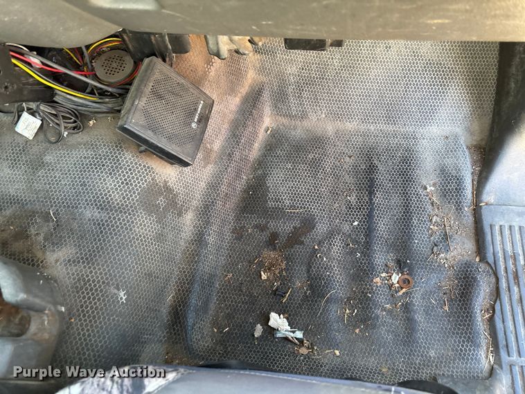 image for item OE9355 2003 Chevrolet Silverado 3500 dump bed pickup truck