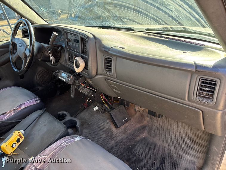 image for item OE9355 2003 Chevrolet Silverado 3500 dump bed pickup truck