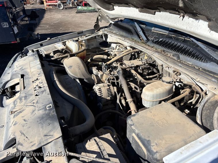 image for item OE9355 2003 Chevrolet Silverado 3500 dump bed pickup truck