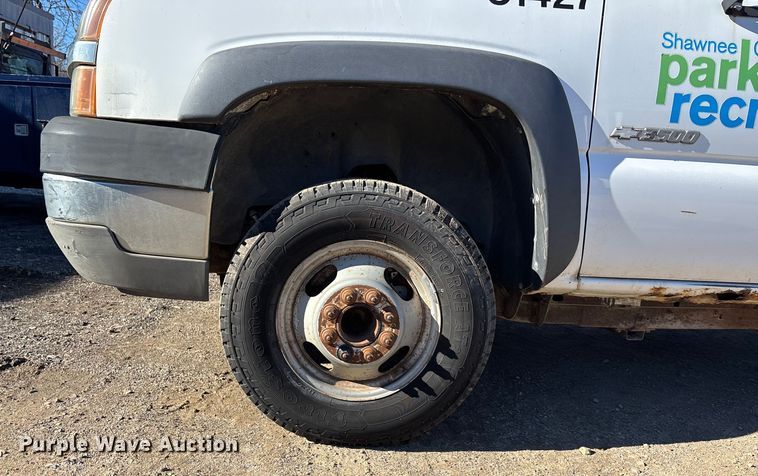 image for item OE9355 2003 Chevrolet Silverado 3500 dump bed pickup truck