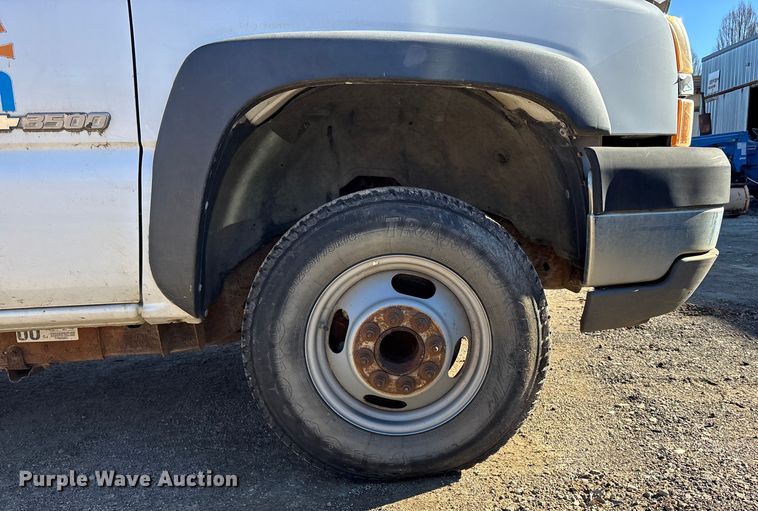 image for item OE9355 2003 Chevrolet Silverado 3500 dump bed pickup truck