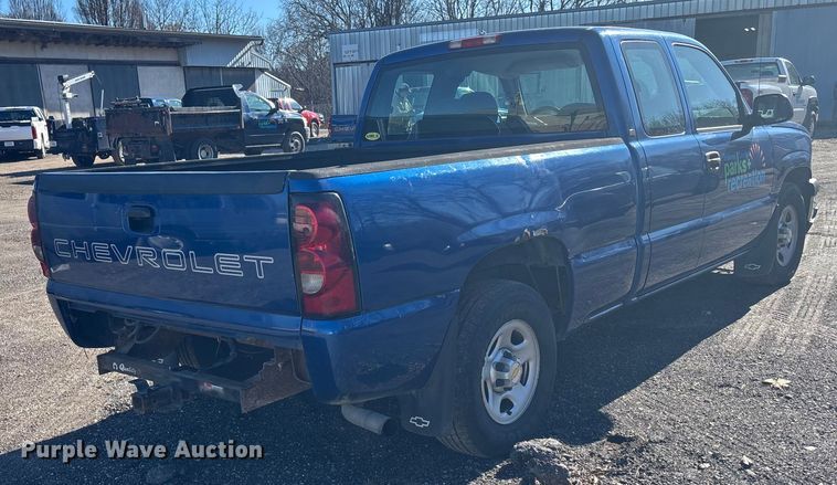 image for item OE9358 2004 Chevrolet Silverado 1500 Ext. Cab pickup truck